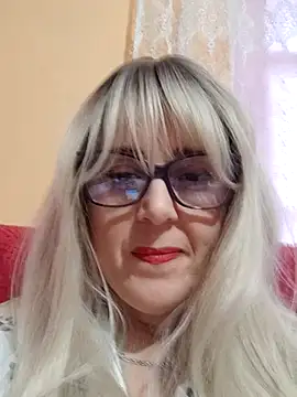 Snapshot of Amelialove42 chatting on November 2, 2025, 1:24 pm Amelialove42 online show from November 2, 2025, 1:24 pm