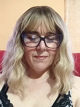 Amelialove42 online show from May 22, 2026, 1:06 pm