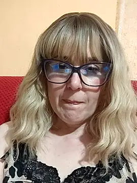 Amelialove42 online show from June 9, 2026, 7:03 pm