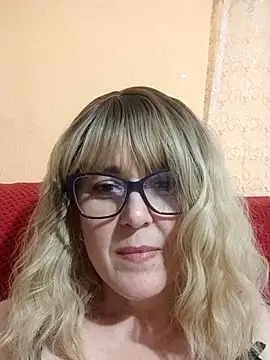 Amelialove42 online show from June 13, 2026, 6:28 pm