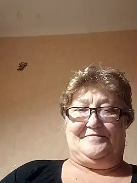 Snapshot of Katherine735 chatting on November 5, 2025, 8:42 pm Katherine735 online show from November 5, 2025, 8:42 pm