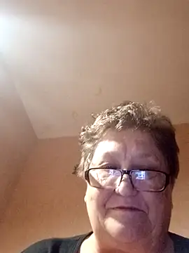 Snapshot of Katherine735 chatting on November 19, 2025, 9:59 pm Katherine735 online show from November 19, 2025, 9:59 pm