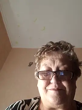 Snapshot of Katherine735 chatting on December 17, 2025, 5:41 pm Katherine735 online show from December 17, 2025, 5:41 pm