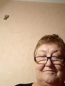 Snapshot of Katherine735 chatting on February 18, 2026, 11:44 pm Katherine735 online show from February 18, 2026, 11:44 pm