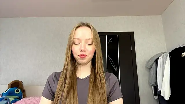 Snapshot of AntoniaMoravick chatting on October 20, 2025, 9:21 am AntoniaMoravick online show from October 20, 2025, 9:21 am