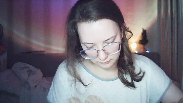 Snapshot of MoodieMira chatting on December 18, 2025, 2:06 am MoodieMira online show from December 18, 2025, 2:06 am