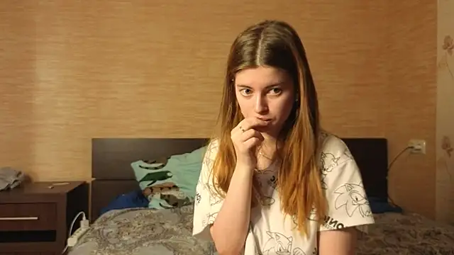 EmiliaCouple online show from June 9, 2026, 8:15 am