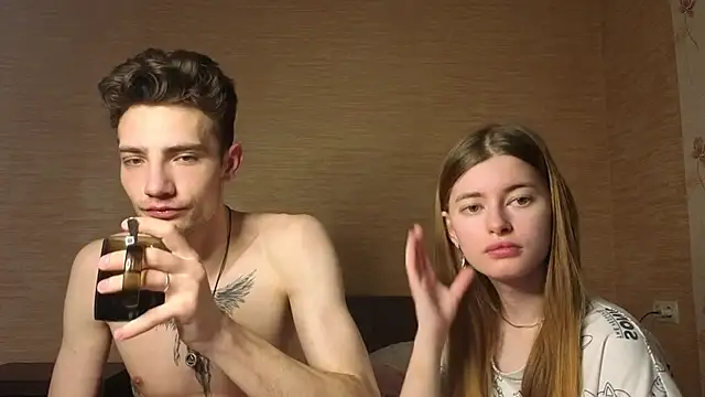 EmiliaCouple online show from June 23, 2026, 11:19 am