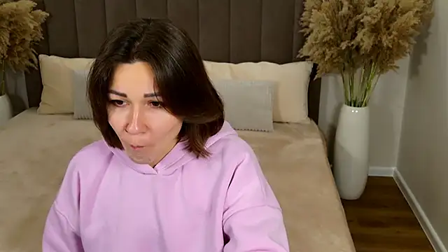 Snapshot of EdenSolis chatting on November 10, 2025, 10:14 am EdenSolis online show from November 10, 2025, 10:14 am