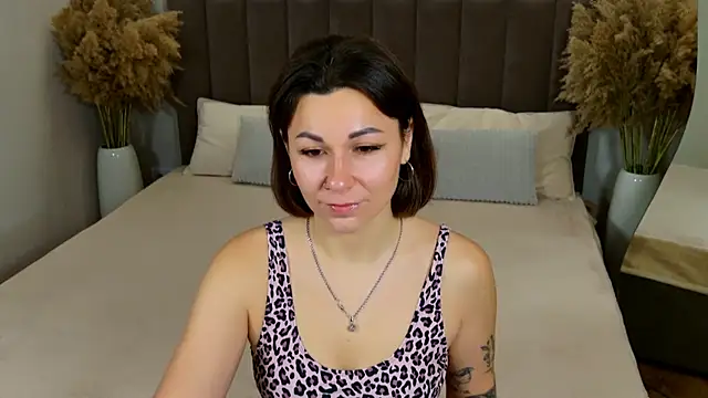 Snapshot of EdenSolis chatting on November 28, 2025, 9:23 am EdenSolis online show from November 28, 2025, 9:23 am