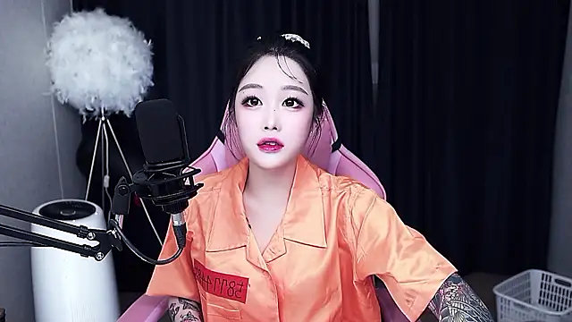 Snapshot of MISA_02 chatting on October 18, 2025, 11:00 am MISA 02 online show from October 18, 2025, 11:00 am