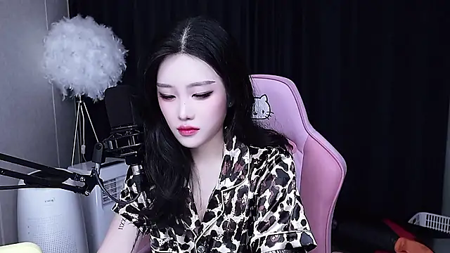 Snapshot of MISA_02 chatting on October 19, 2025, 1:12 pm MISA 02 online show from October 19, 2025, 1:12 pm