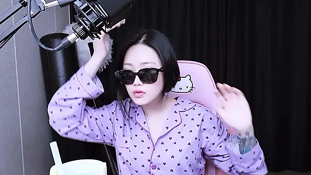 Snapshot of MISA_02 chatting on November 19, 2025, 2:39 pm MISA 02 online show from November 19, 2025, 2:39 pm