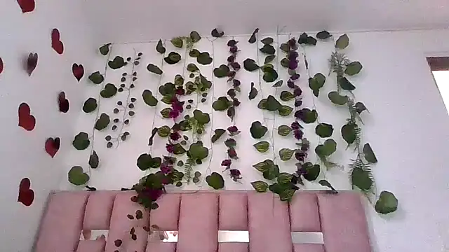 Snapshot of abby_moss_2 chatting on May 22, 2026, 12:44 pm abby moss 2 online show from May 22, 2026, 12:44 pm