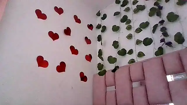 Snapshot of abby_moss_2 chatting on June 1, 2026, 12:40 pm abby moss 2 online show from June 1, 2026, 12:40 pm