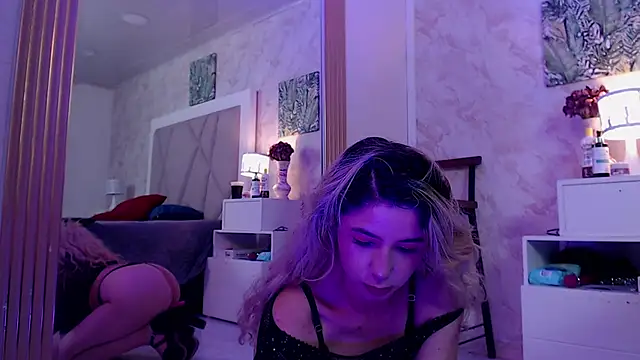 Snapshot of Sophie_teller chatting on October 16, 2025, 4:24 am Sophie teller online show from October 16, 2025, 4:24 am