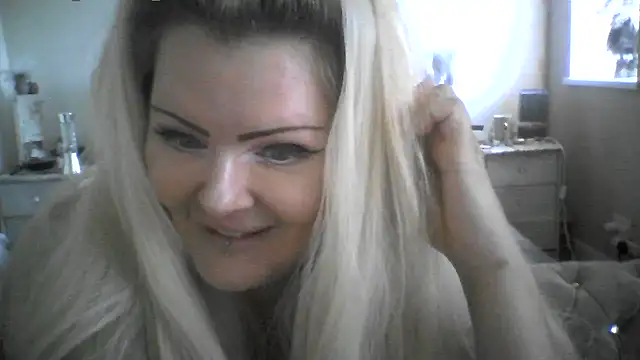 Sultress6969 online show from October 11, 2025, 1:20 pm