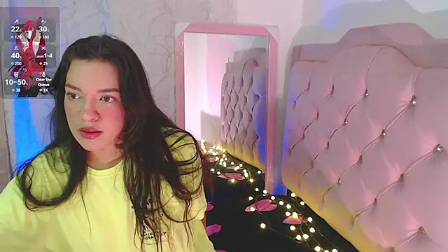 Snapshot of beauty_lana18 chatting on November 5, 2025, 10:10 pm beauty lana18 online show from November 5, 2025, 10:10 pm