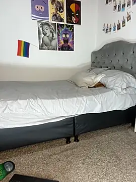 mirallesandbig online show from October 22, 2025, 12:00 am