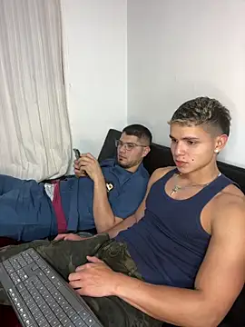 mirallesandbig online show from November 8, 2025, 10:52 pm