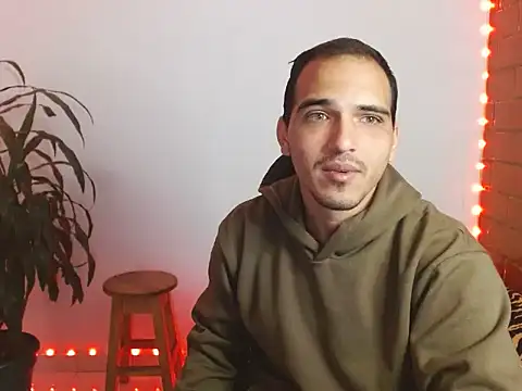 Snapshot of Maax3023 chatting on October 13, 2025, 1:11 pm Maax3023 online show from October 13, 2025, 1:11 pm