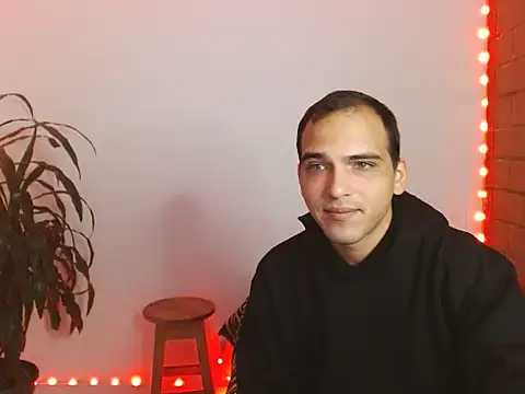 Snapshot of Maax3023 chatting on October 15, 2025, 1:11 pm Maax3023 online show from October 15, 2025, 1:11 pm