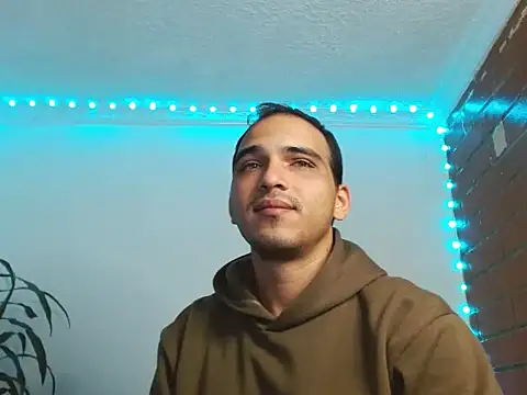 Snapshot of Maax3023 chatting on October 19, 2025, 1:12 pm Maax3023 online show from October 19, 2025, 1:12 pm