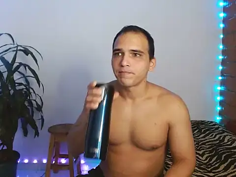 Snapshot of Maax3023 chatting on October 25, 2025, 1:07 pm Maax3023 online show from October 25, 2025, 1:07 pm