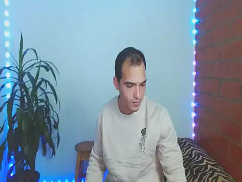 Snapshot of Maax3023 chatting on October 28, 2025, 5:15 pm Maax3023 online show from October 28, 2025, 5:15 pm