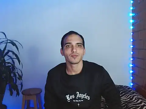 Snapshot of Maax3023 chatting on November 3, 2025, 5:14 pm Maax3023 online show from November 3, 2025, 5:14 pm