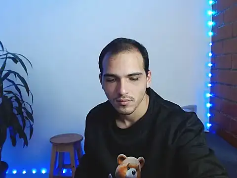 Snapshot of Maax3023 chatting on November 6, 2025, 6:31 pm Maax3023 online show from November 6, 2025, 6:31 pm