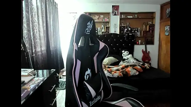 Maki Zein  online show from October 29, 2025, 3:47 pm