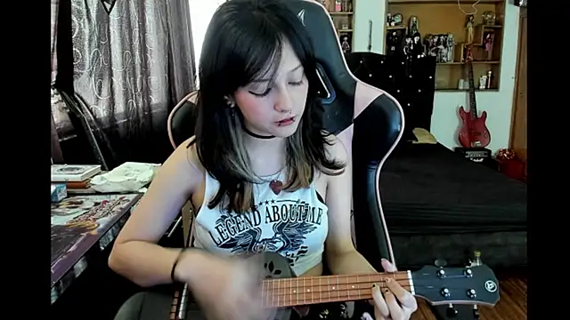 Maki Zein  online show from February 12, 2026, 8:26 pm