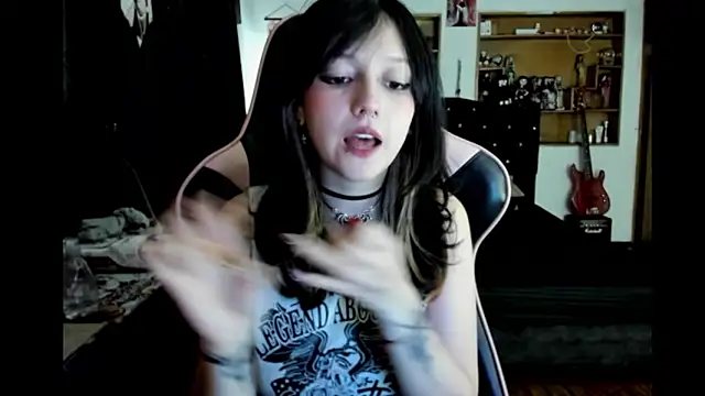 Maki Zein  online show from March 5, 2026, 11:01 pm