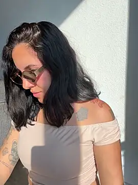 Lolathebaddie online show from October 15, 2025, 3:34 pm