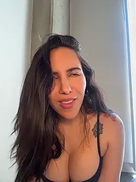 Lolathebaddie online show from May 12, 2026, 4:48 pm