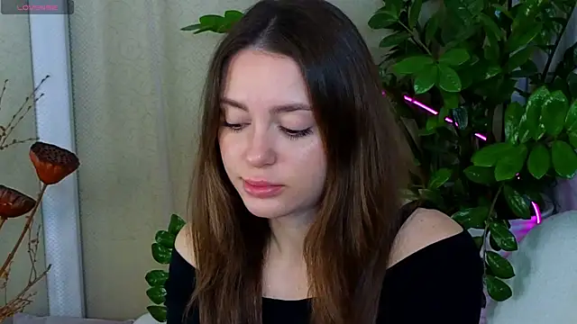 Snapshot of JulliRoss chatting on October 24, 2025, 5:15 am JulliRoss online show from October 24, 2025, 5:15 am