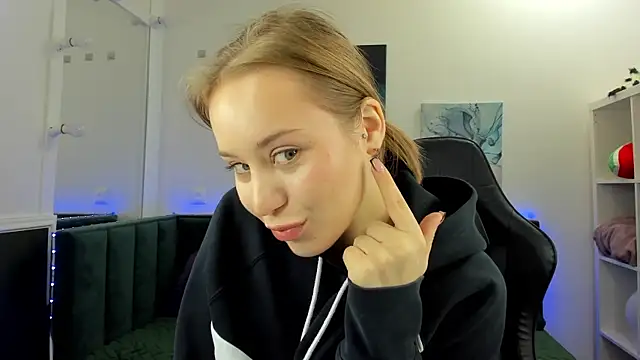 Snapshot of Melissa_new22 chatting on November 3, 2025, 12:02 am Melissa new22 online show from November 3, 2025, 12:02 am