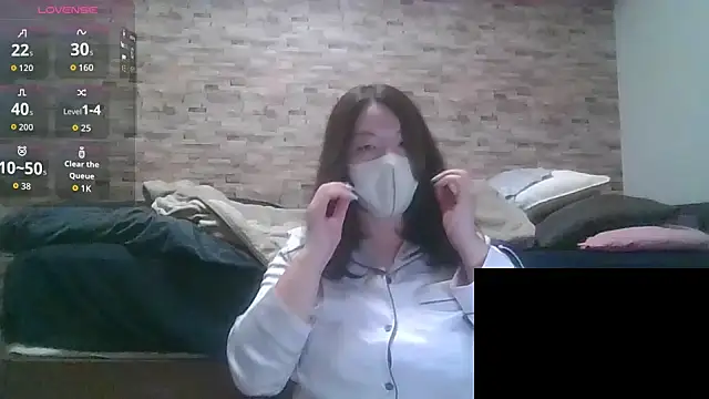 anananna1010 online show from October 13, 2025, 11:10 am