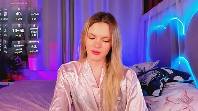 Snapshot of -KittyMoore chatting on November 4, 2025, 8:08 pm -KittyMoore online show from November 4, 2025, 8:08 pm