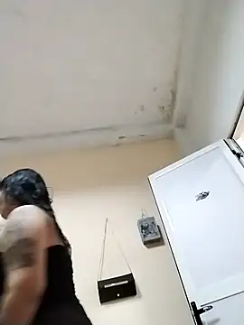 Snapshot of Laikerxxx chatting on November 10, 2025, 4:33 am Laikerxxx online show from November 10, 2025, 4:33 am