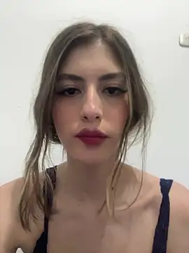 Snapshot of AlessiaLuxx chatting on May 27, 2026, 3:36 am AlessiaLuxx online show from May 27, 2026, 3:36 am