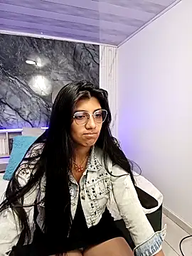 Snapshot of Briseida-White chatting on October 20, 2025, 1:33 pm Briseida-White online show from October 20, 2025, 1:33 pm