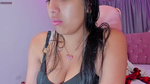 Snapshot of Briseida-White chatting on November 21, 2025, 1:43 pm Briseida-White online show from November 21, 2025, 1:43 pm