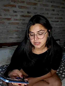 Snapshot of morenalatinaa chatting on March 12, 2026, 3:45 am morenalatinaa online show from March 12, 2026, 3:45 am