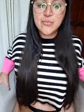 Snapshot of morenalatinaa chatting on April 10, 2026, 2:28 am morenalatinaa online show from April 10, 2026, 2:28 am