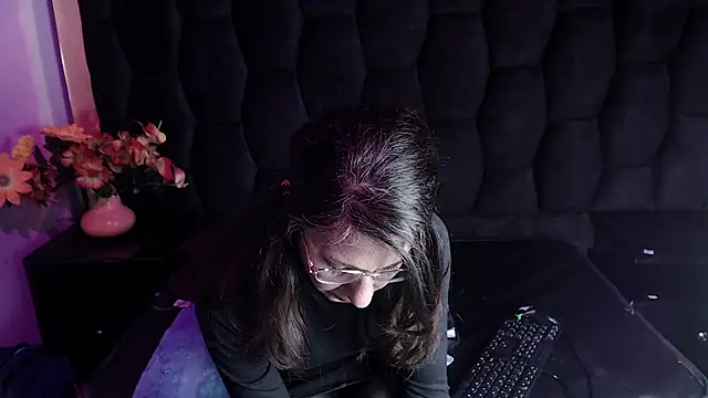 Kylie Bloom online show from November 16, 2025, 11:32 pm