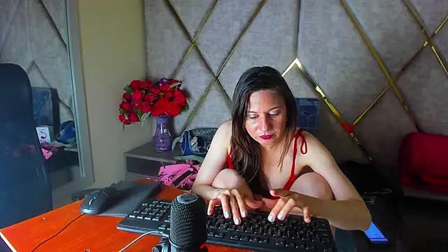 Kylie Bloom online show from April 28, 2026, 8:47 pm