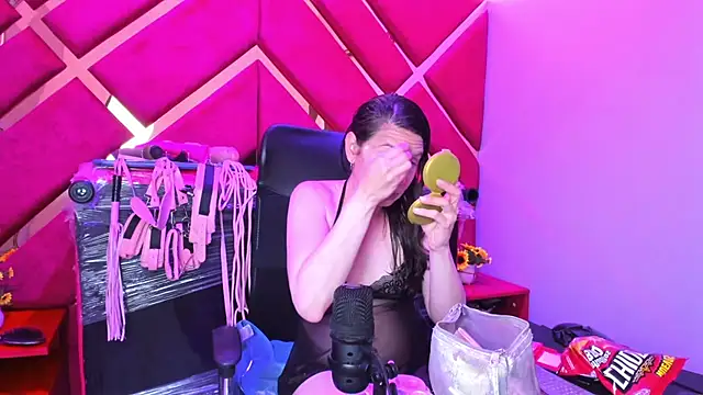 Snapshot of Kylie_Bloom chatting on June 24, 2026, 1:26 am Kylie Bloom online show from June 24, 2026, 1:26 am
