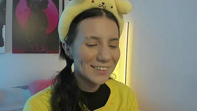 Snapshot of HollyPeach chatting on June 3, 2026, 7:41 pm HollyPeach online show from June 3, 2026, 7:41 pm